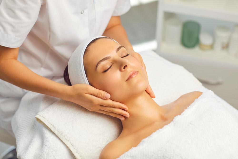 Hands,Of,Cosmetologist,Making,Manual,Relaxing,Rejuvenating,Facial,Massage,For